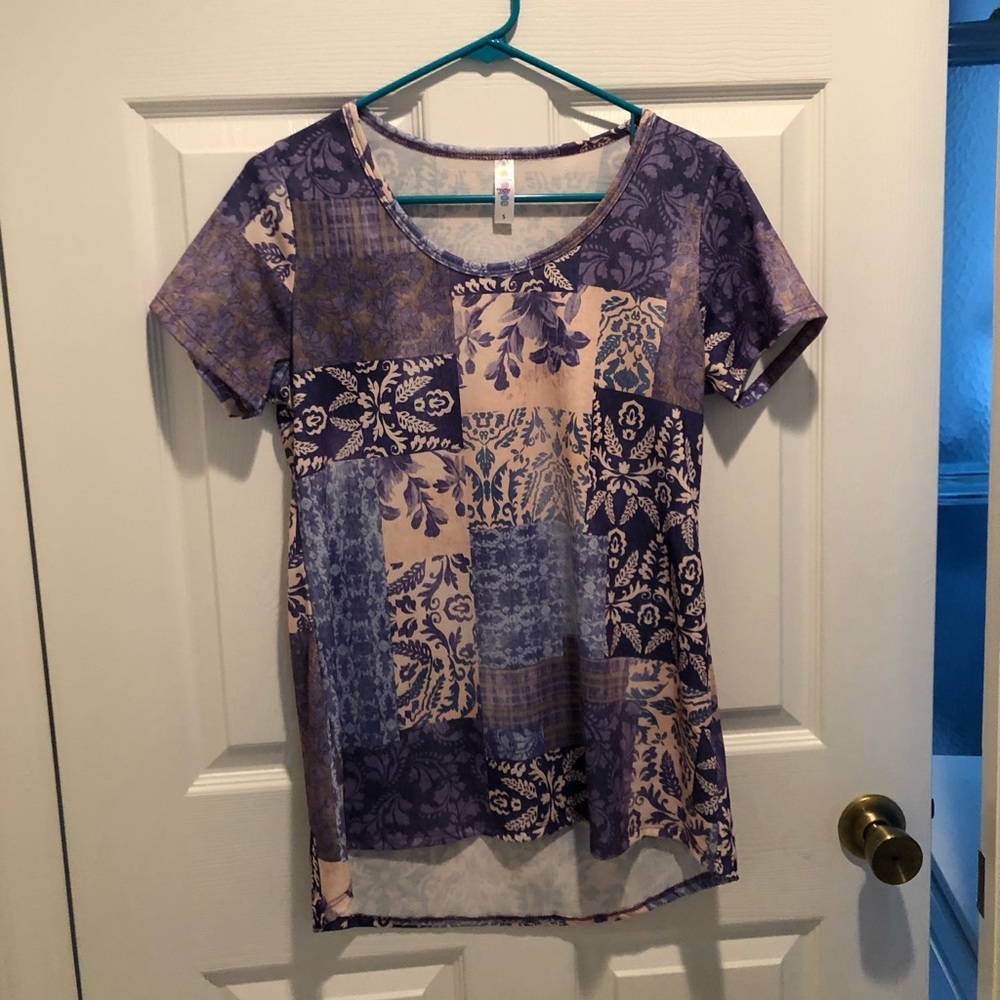 LuLaRoe Small Classic Tee